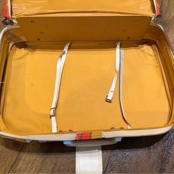 Vintage 1960s Bantam Floral Red and Yellow Vintage Suitcase - Picture 7 of 10
